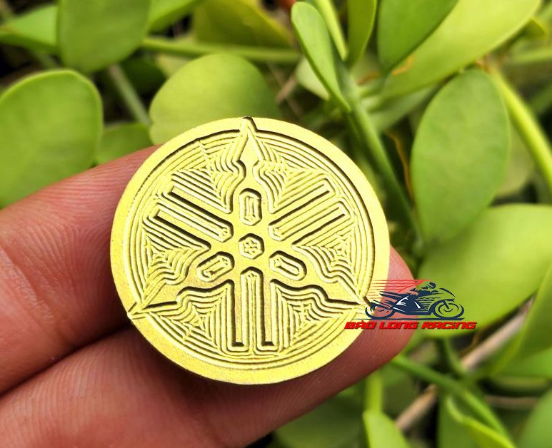 Tem Logo YA chất liệu Titanium Mạ Vàng Gắn Exciter,Sirius....(100% titan)