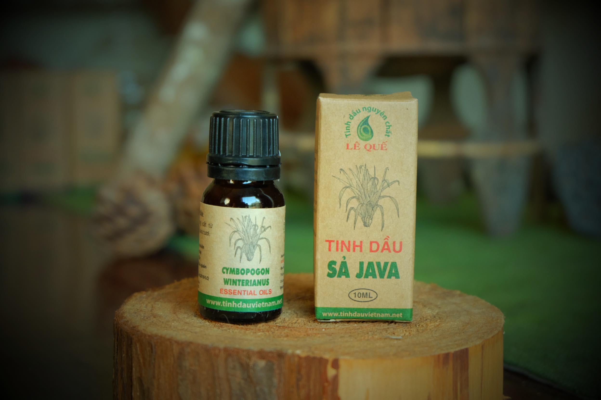 Tinh dầu sả java nguyên chất Lê Quế 50ml khử mùi, kháng khuẩn mạnh, xua đuổi côn trùng- Tặng lọ treo khuếch tán tinh dầu