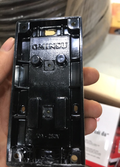 Ố cắm 3 cửa OMINSU K28