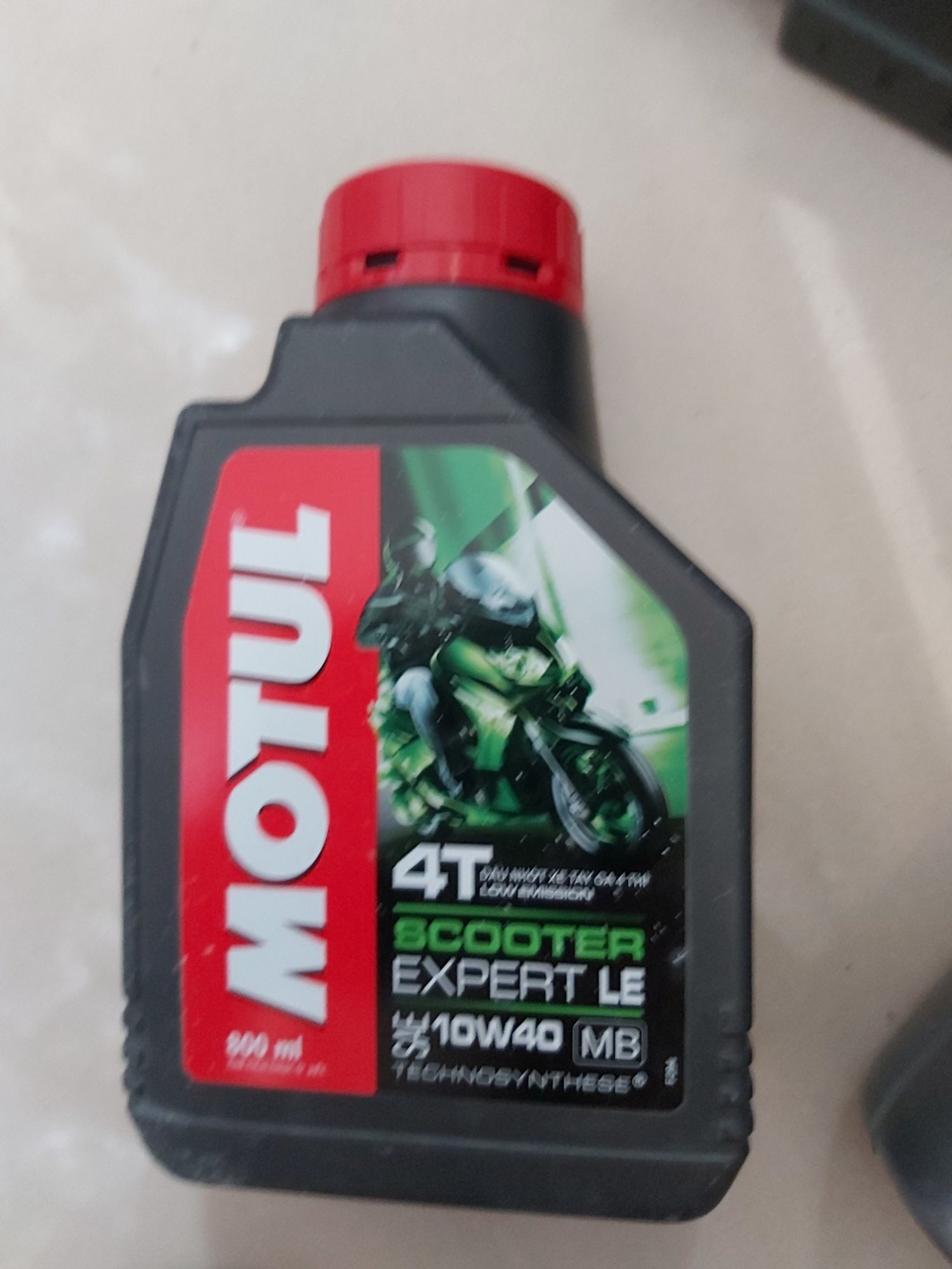 nhớt motul tay ga 800ml 10w40