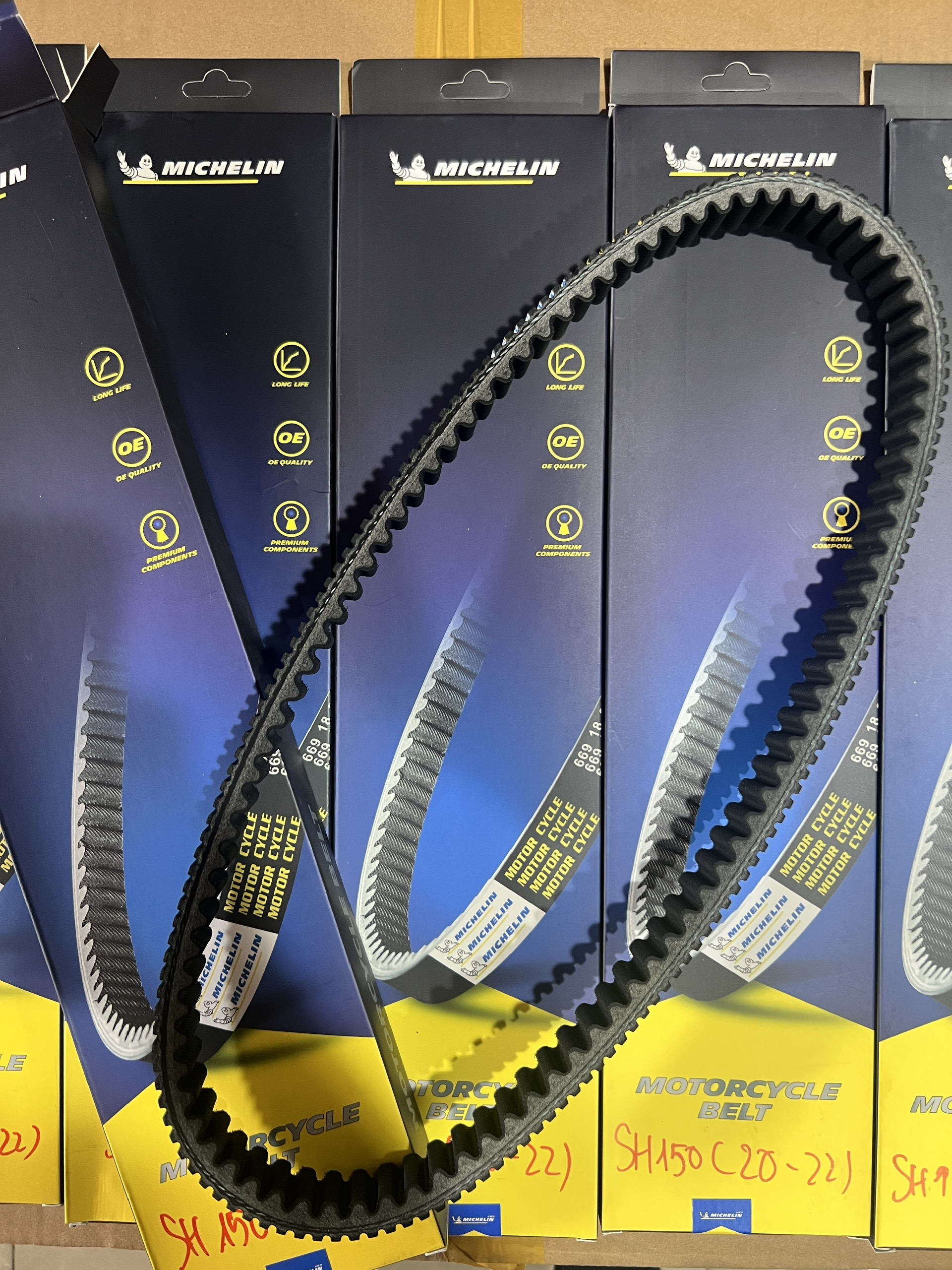 Dây Curoa Michelin cho SHVN 2020 - 2023, dây 2 mặt (KG070897)