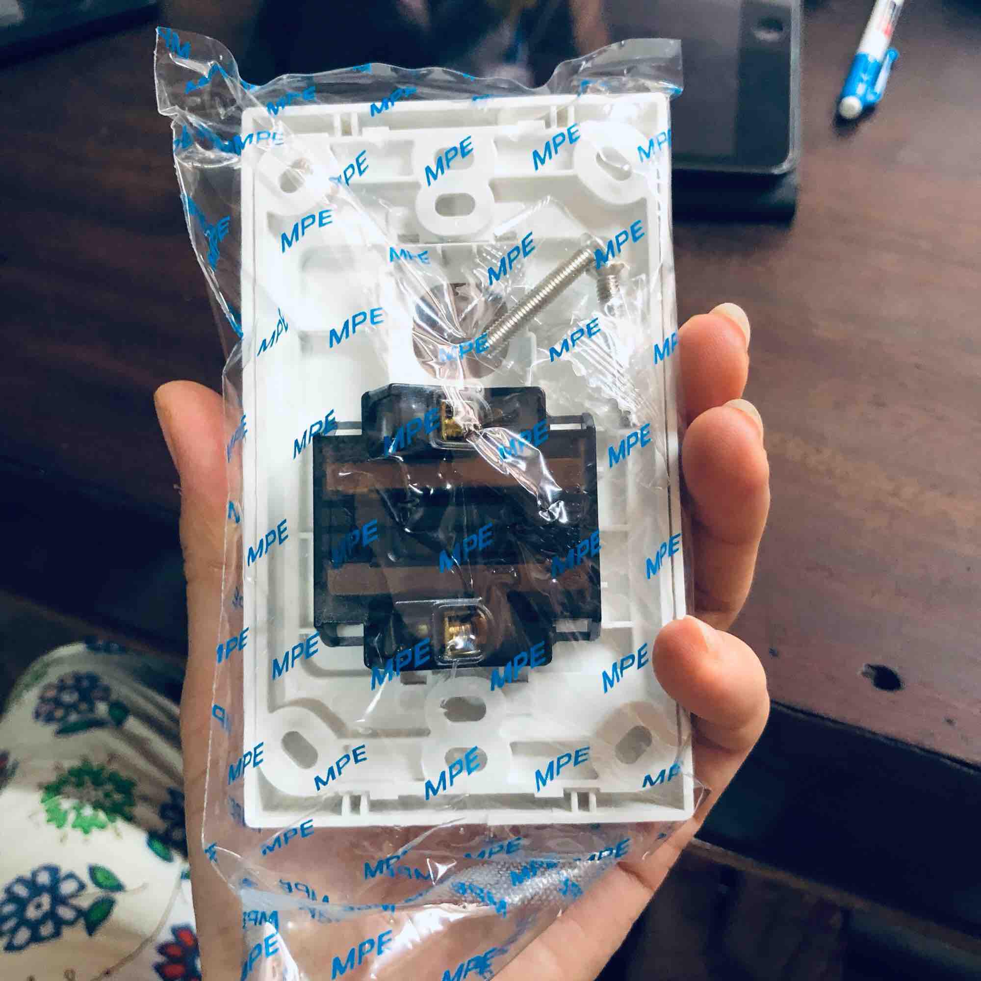 [HCM]Ổ cắm 2 + 1 lỗ MPE