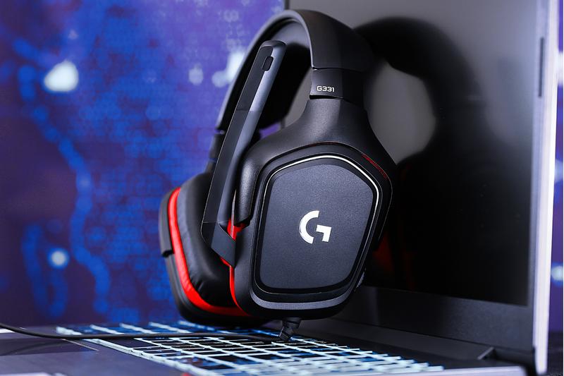 Tai Nghe Chụp Tai Gaming Logitech G331 Đen Đỏ Siêu Ưu Đãi tại Lazada Tai Nghe Chụp Tai Gaming Logitech G331 Đen Đỏ Siêu Ưu Đãi tại Lazada