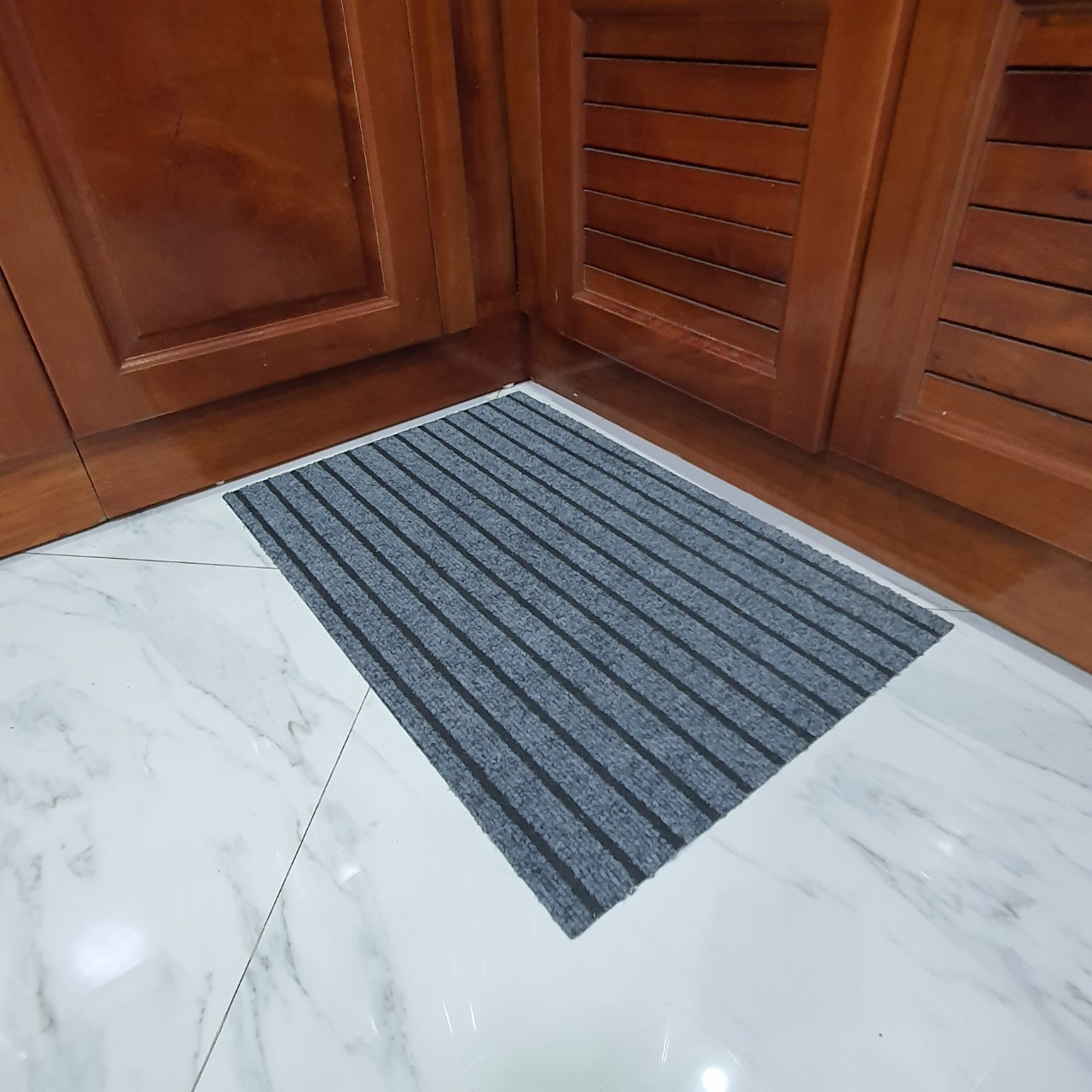 Thảm bếp vải polyester thấm nước chống trơn trượt phong cách hiện đại