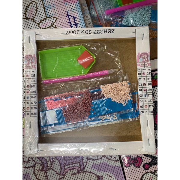 Tranh đính đá đã căng khung hình đep 20x20cm