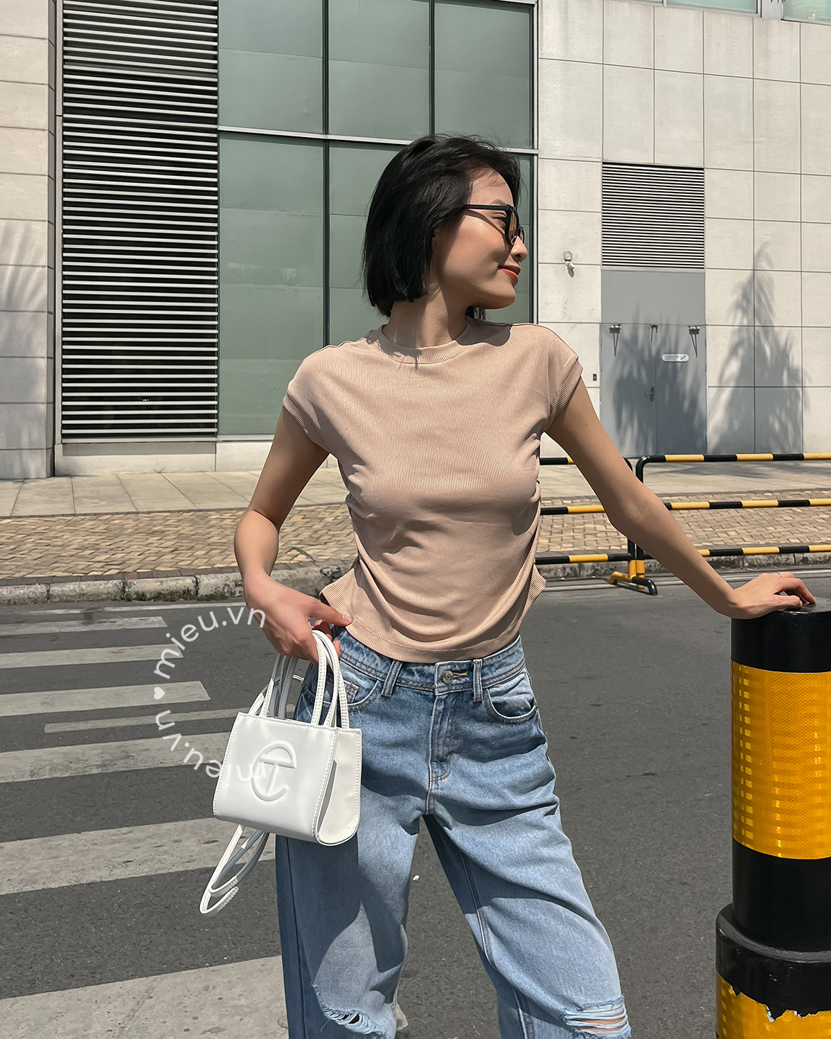 Áo thun nữ kiểu basic nhún hai bên eo MIEU - KJ04