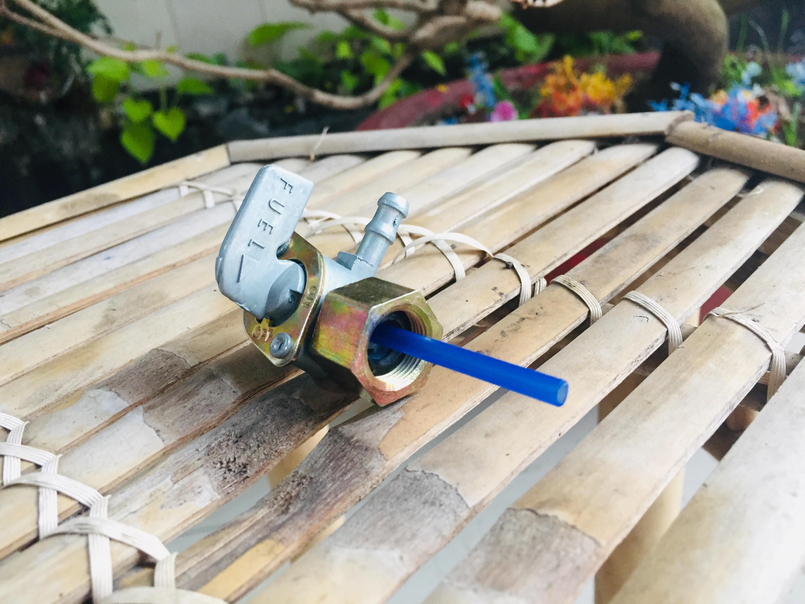 khóa xăng cho bình xăng  lớn xe win-Cd