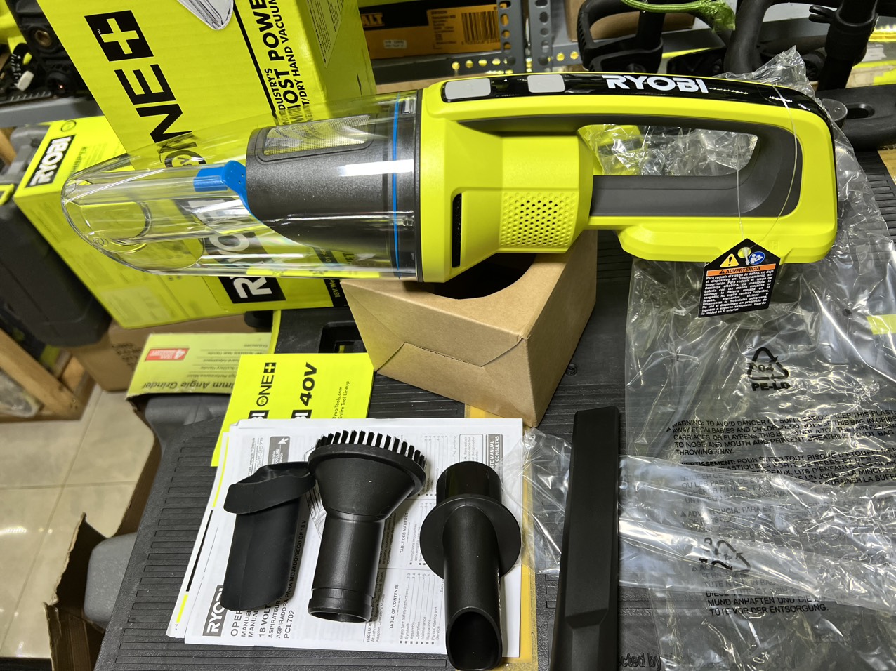 Máy hút bụi Ryobi PCL702B