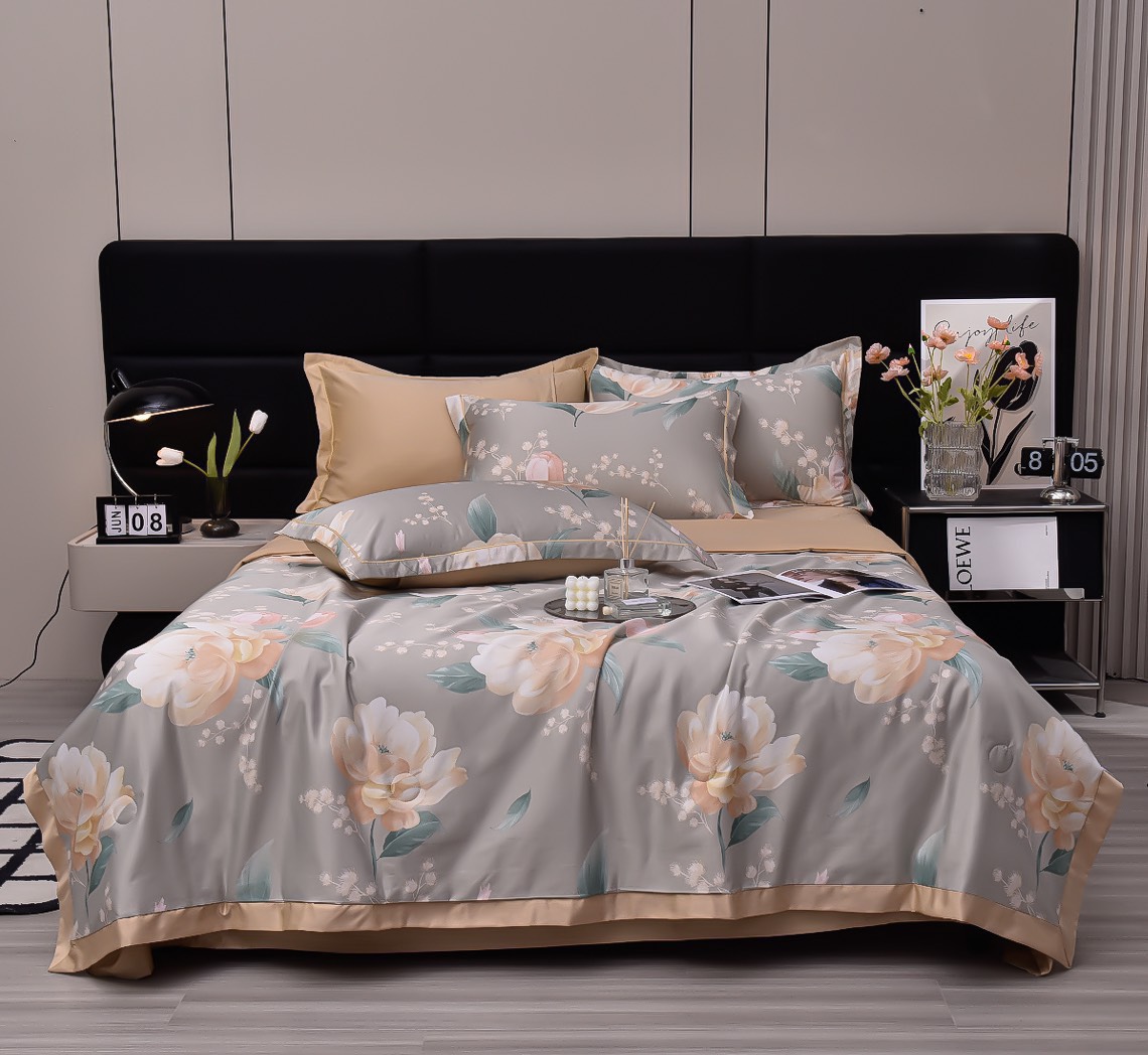 Thai Silk Summer-Autumn Blankets Are Good Quality, with Rich Patterns.