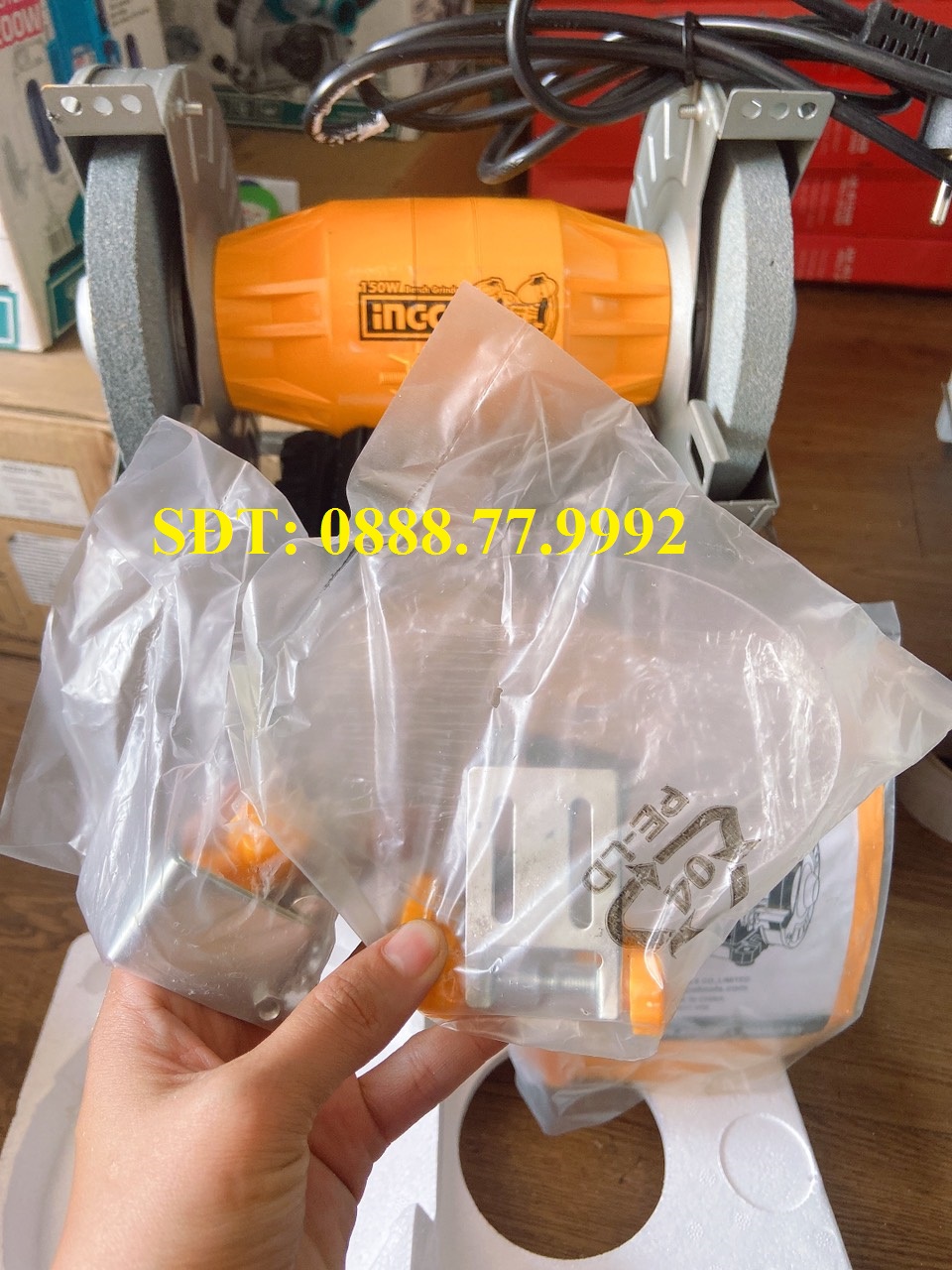 Máy mài hai đầu 150 W hiệu Ingco BG61502