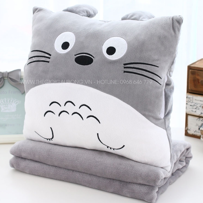 Gối kèm mền hình mèo Totoro