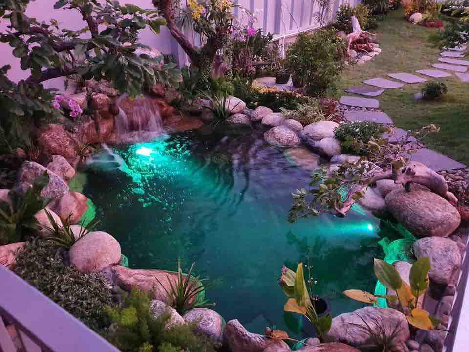 Đèn âm nước 6w đổi màu có đế