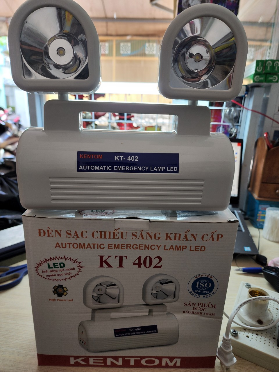 [HCM]ĐÈN SẠC CHIẾU SÁNG KHẨN CẤP  KT 402