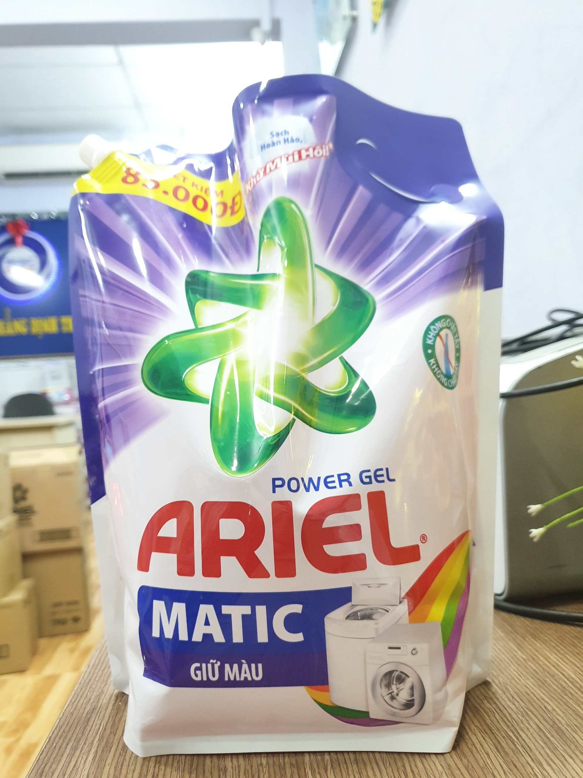 Nước giặt Ariel giữ màu 3.25Kg