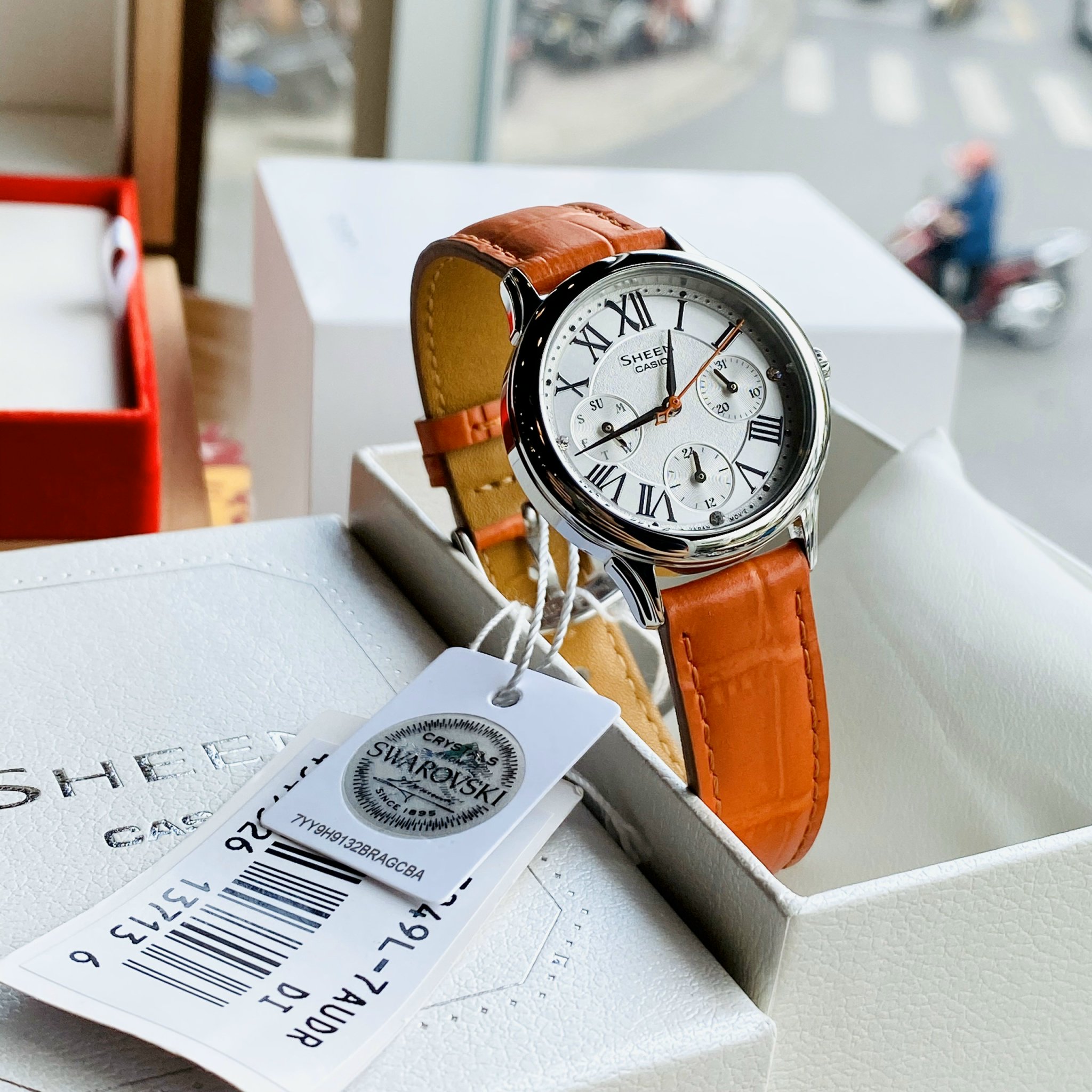 Đồng hồ nữ dây da đỏ casio sheen she-3049l-7audr mặt trắng fullbox chính hãng bảo hành 1 năm