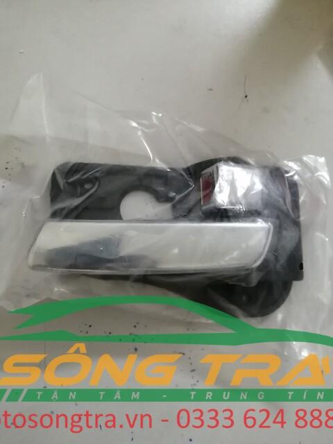 Tay mở cửa trong Carens, bên phụ