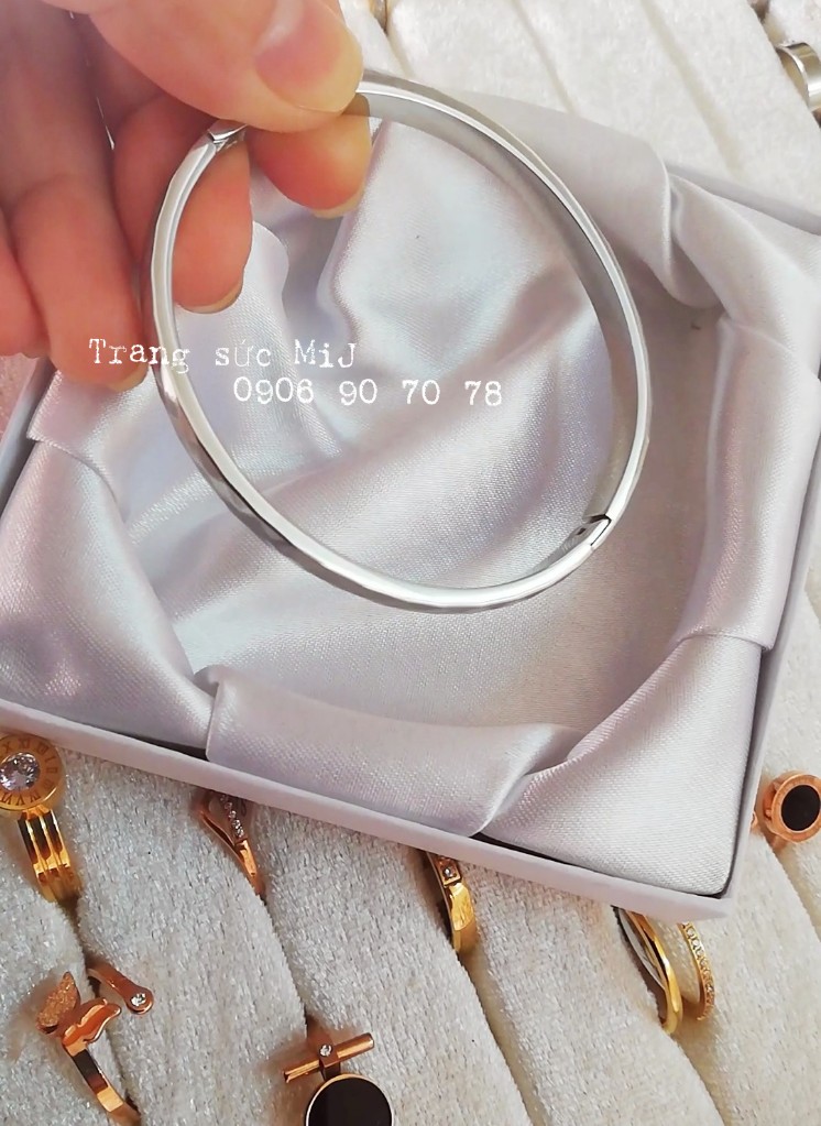 VÒNG TAY TITAN TRƠN ĐƠN GIẢN, BẢN MO TRÒN 5MM_ DẠNG HÌNH OVAL, CÓ KHÓA GÀI