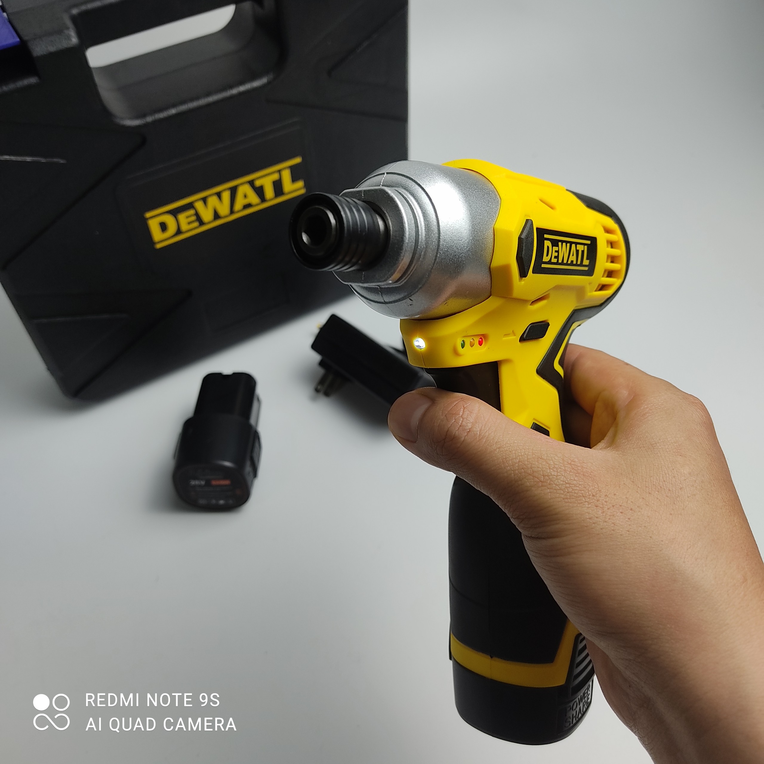 Máy Bắn Vít Chuyên Vít Dewalt 26V 2 Pin 4Cell