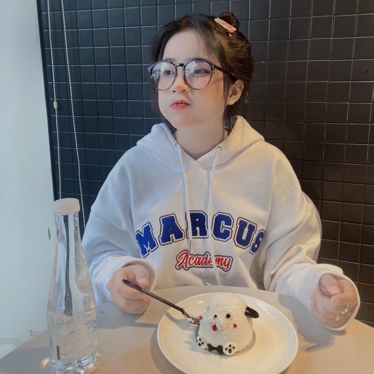 Academy hoodie marcus màu trắng