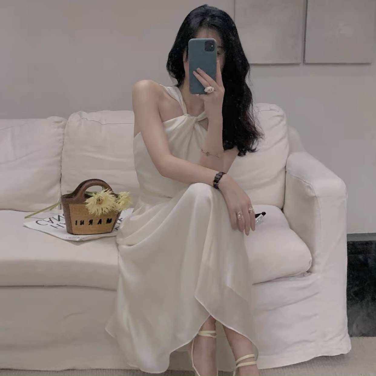 Đầm yếm trắng tùng xoè