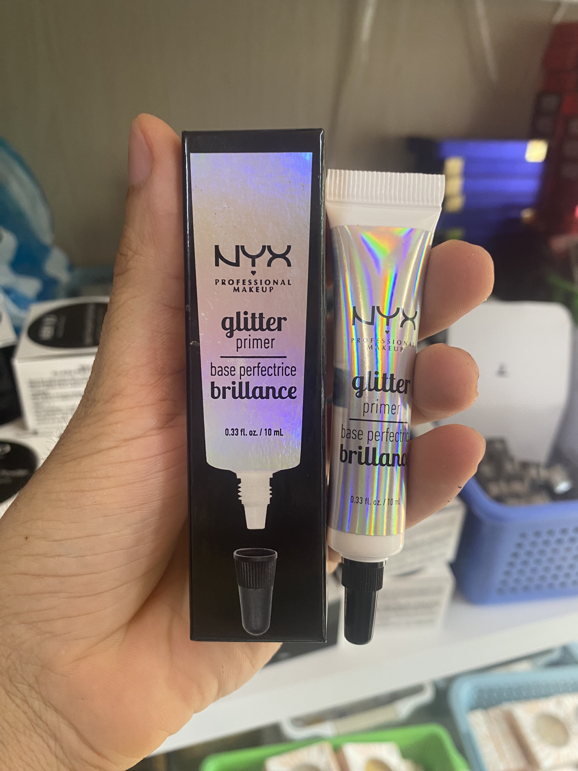 Kem lót nhũ mắt NYX Glitter Primer ( Giúp lớp nhũ bám vào da )