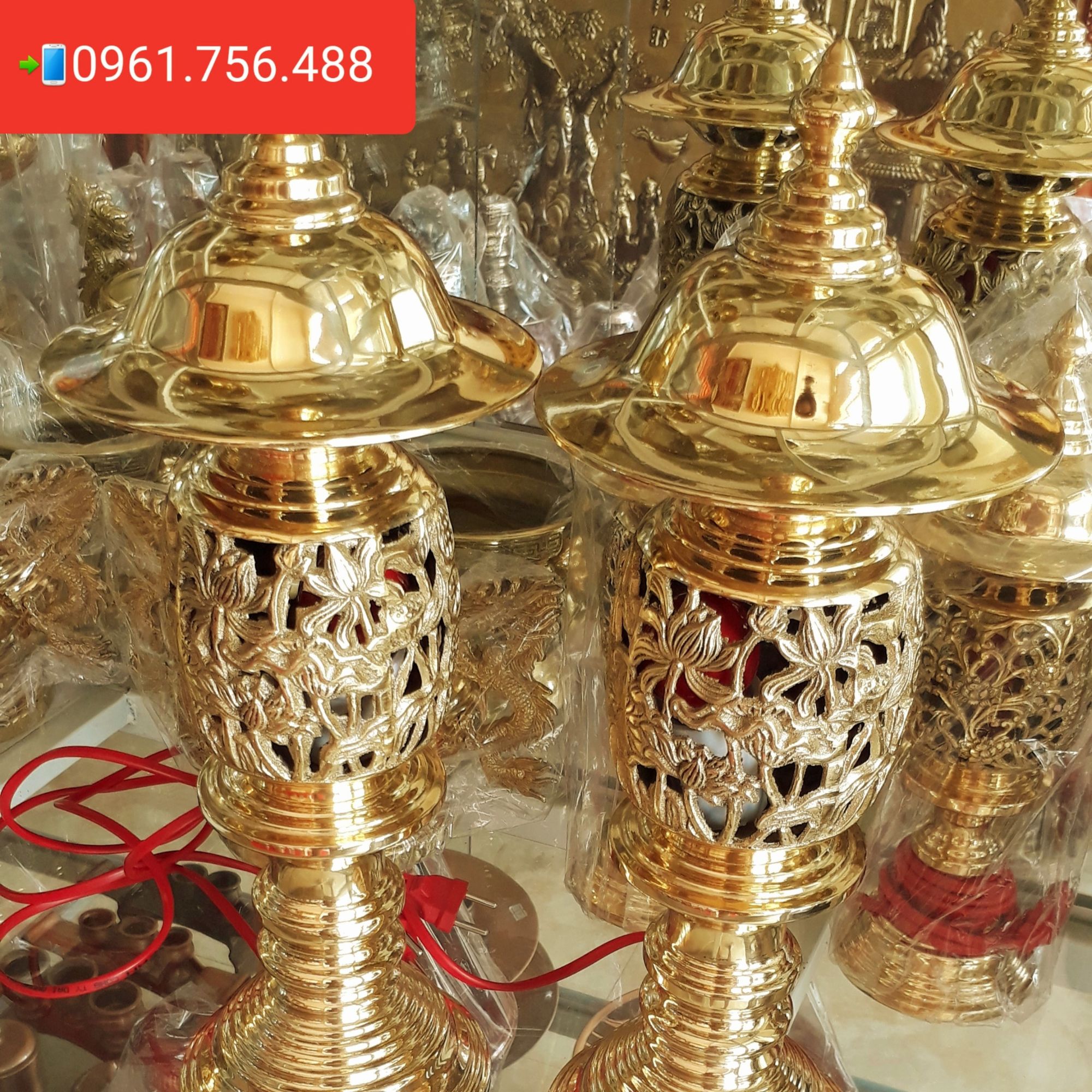 Pair of High-Quality Golden Bronze Lamps - Lotus Flower Model, 40cm High
