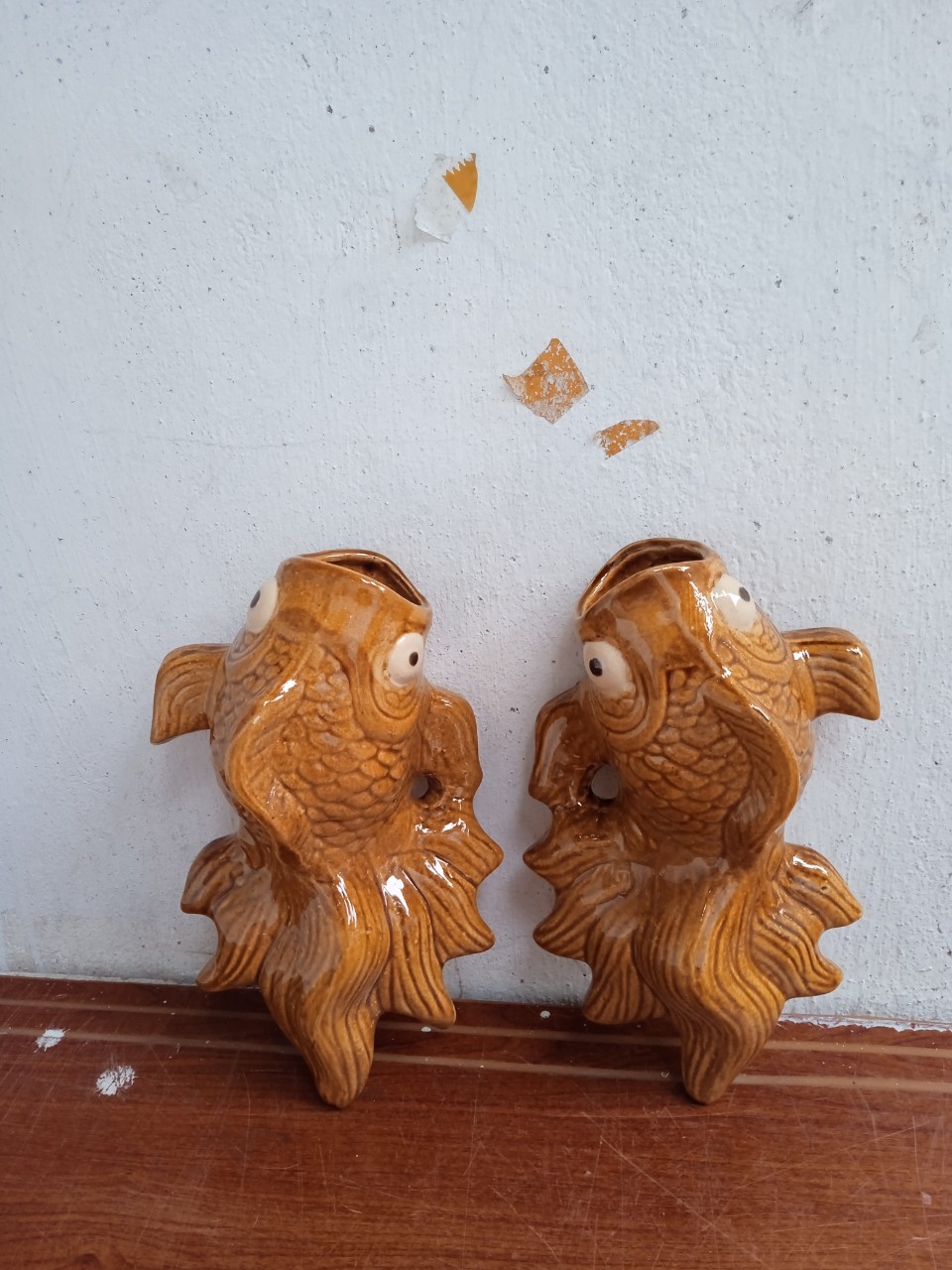 Bình hoa treo tường cá men nâu đỏ ( 2 con)