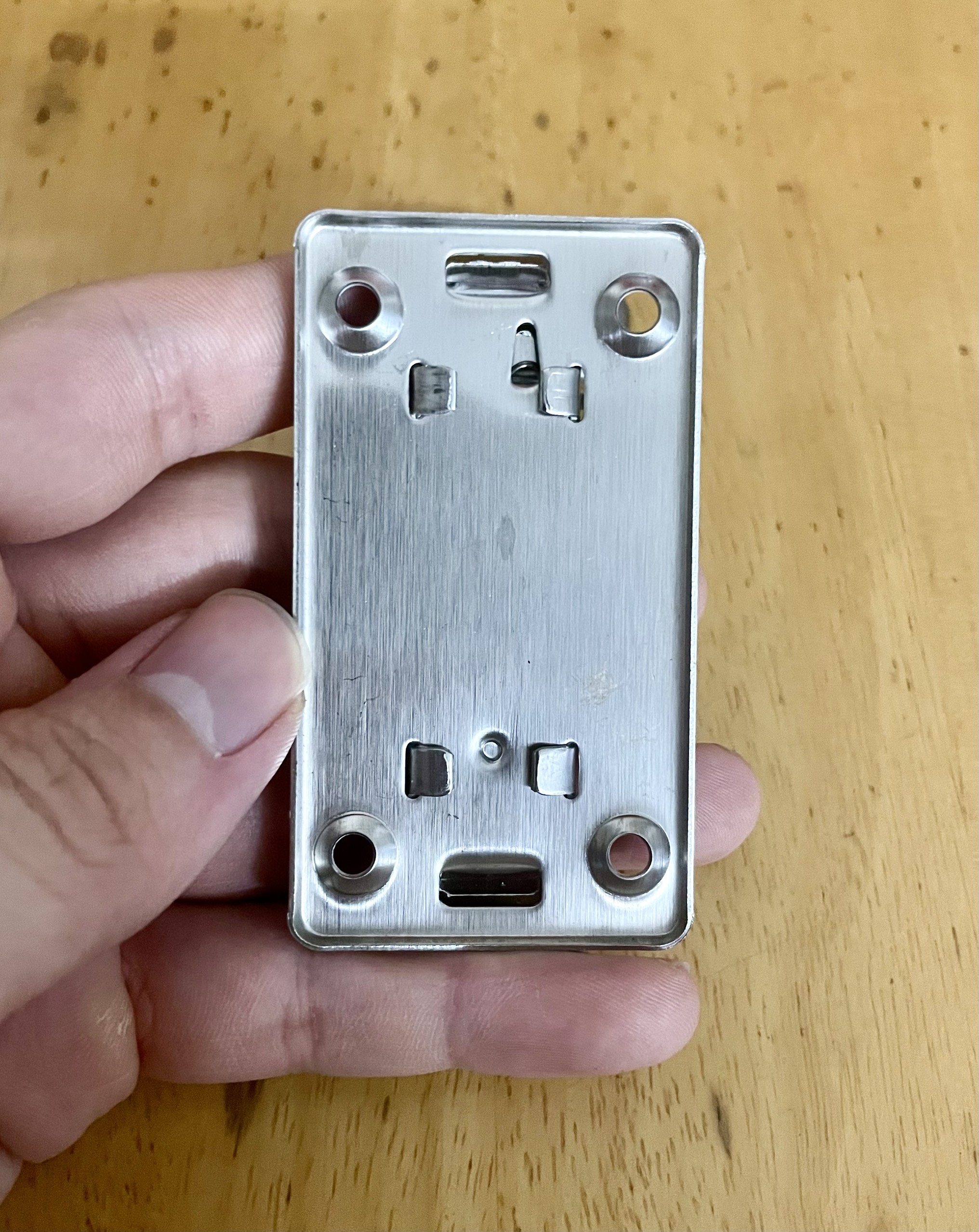 Chốt cửa inox 8F (Chốt bấm inox 8F) NANCB