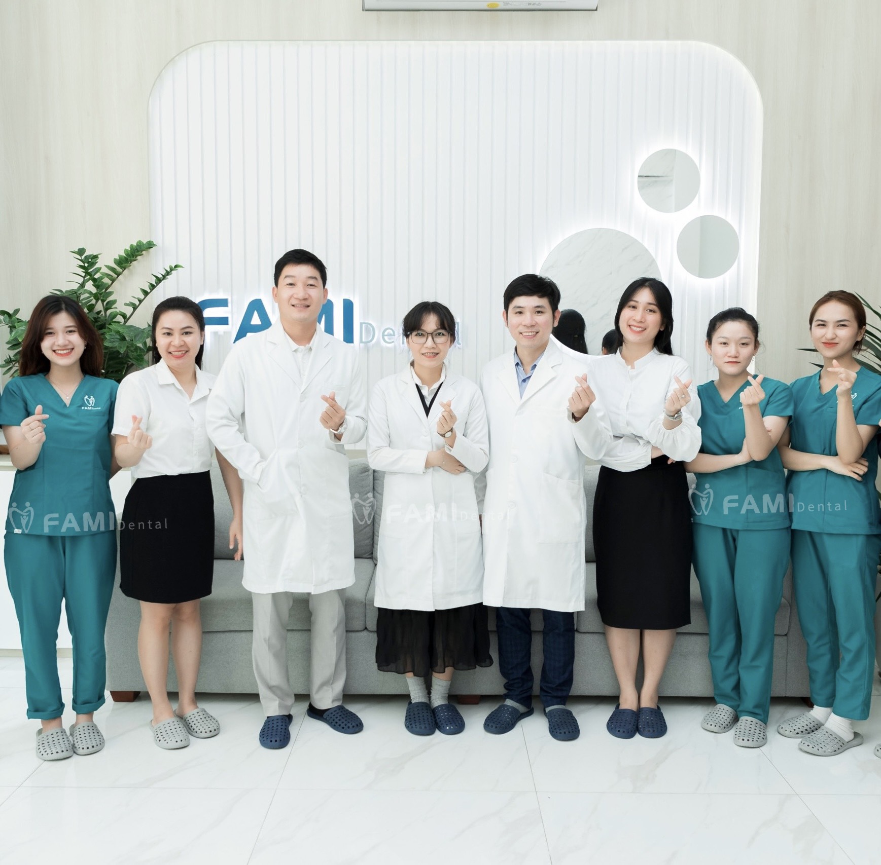 HCM - Voucher cạo vôi răng + đánh bóng răng