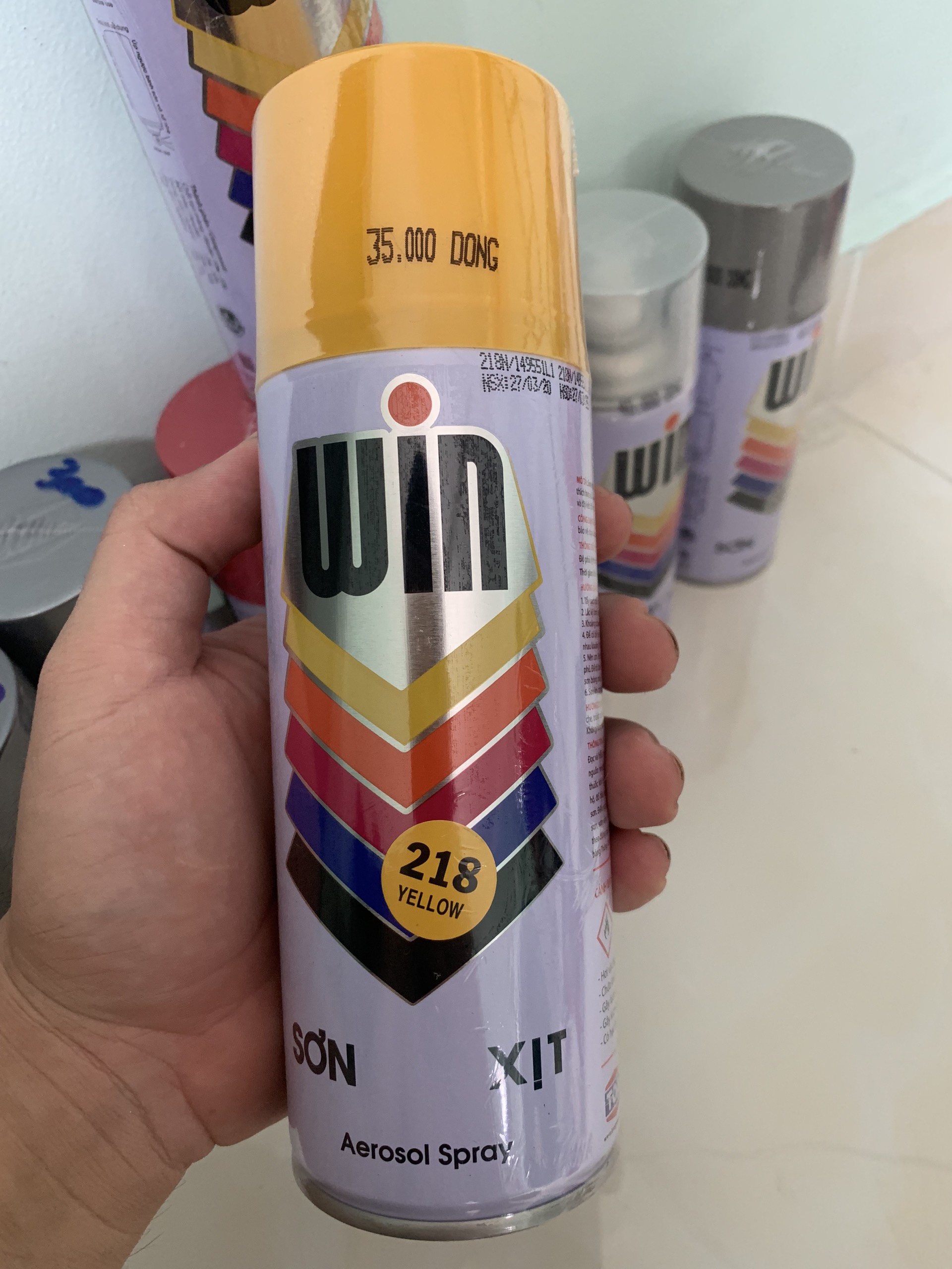 Sơn xịt WIN của hãng Toa Thái Lan
