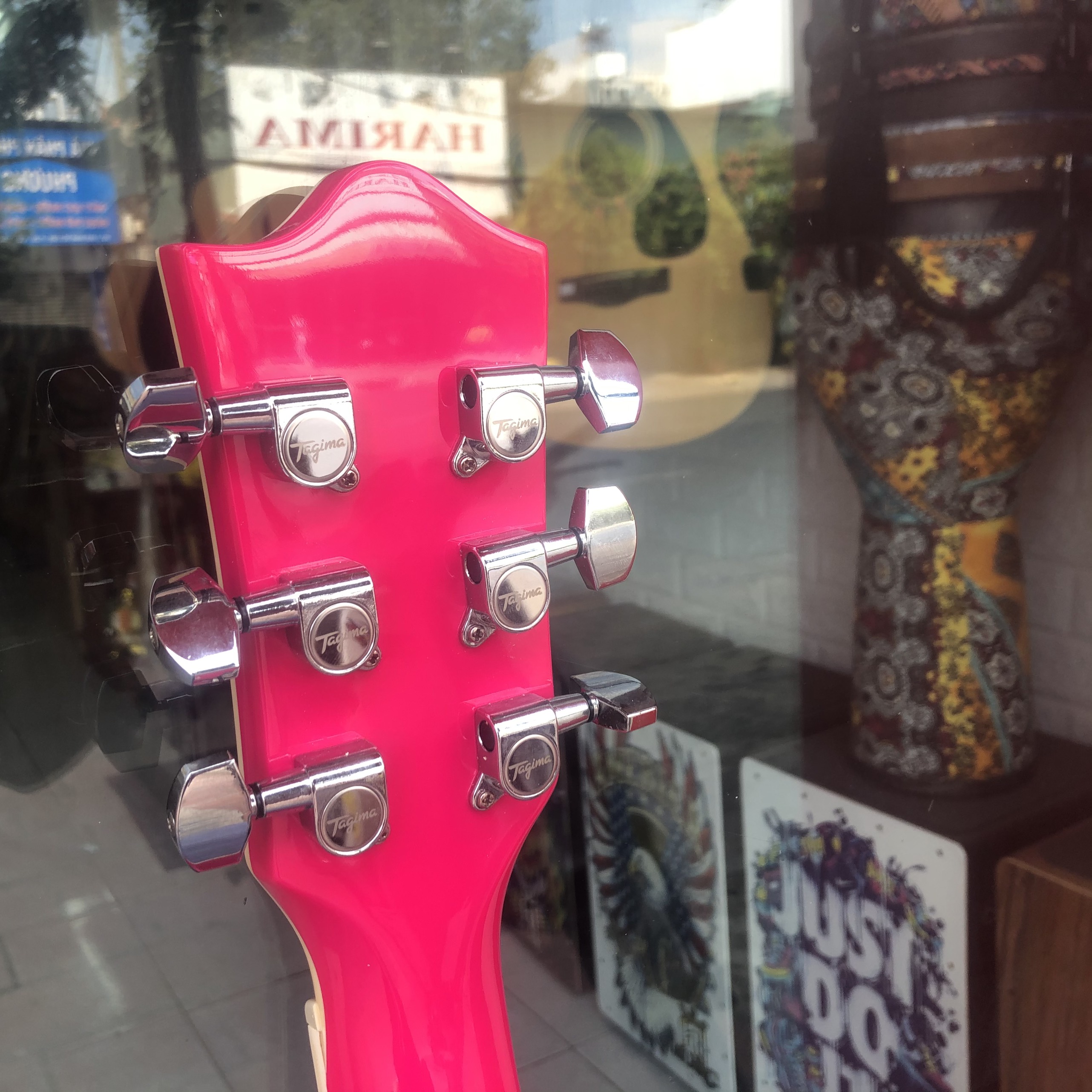 Thanh lý Guitar Tagima hồng