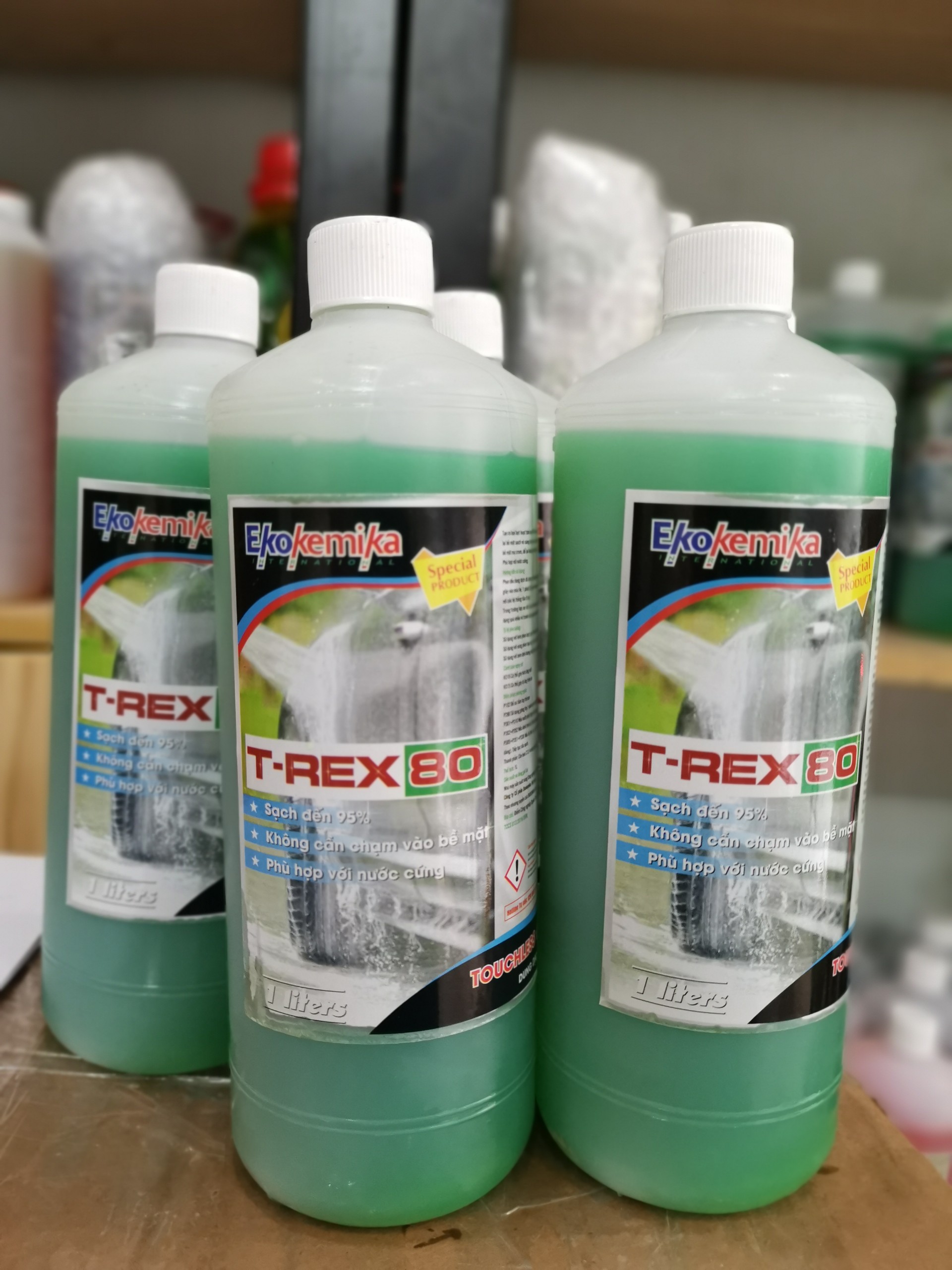 DUNG DỊCH RỬA XE KHÔNG CHẠM ĐẶC BIỆT EKOKEMIKA T-REX 80 - 1L