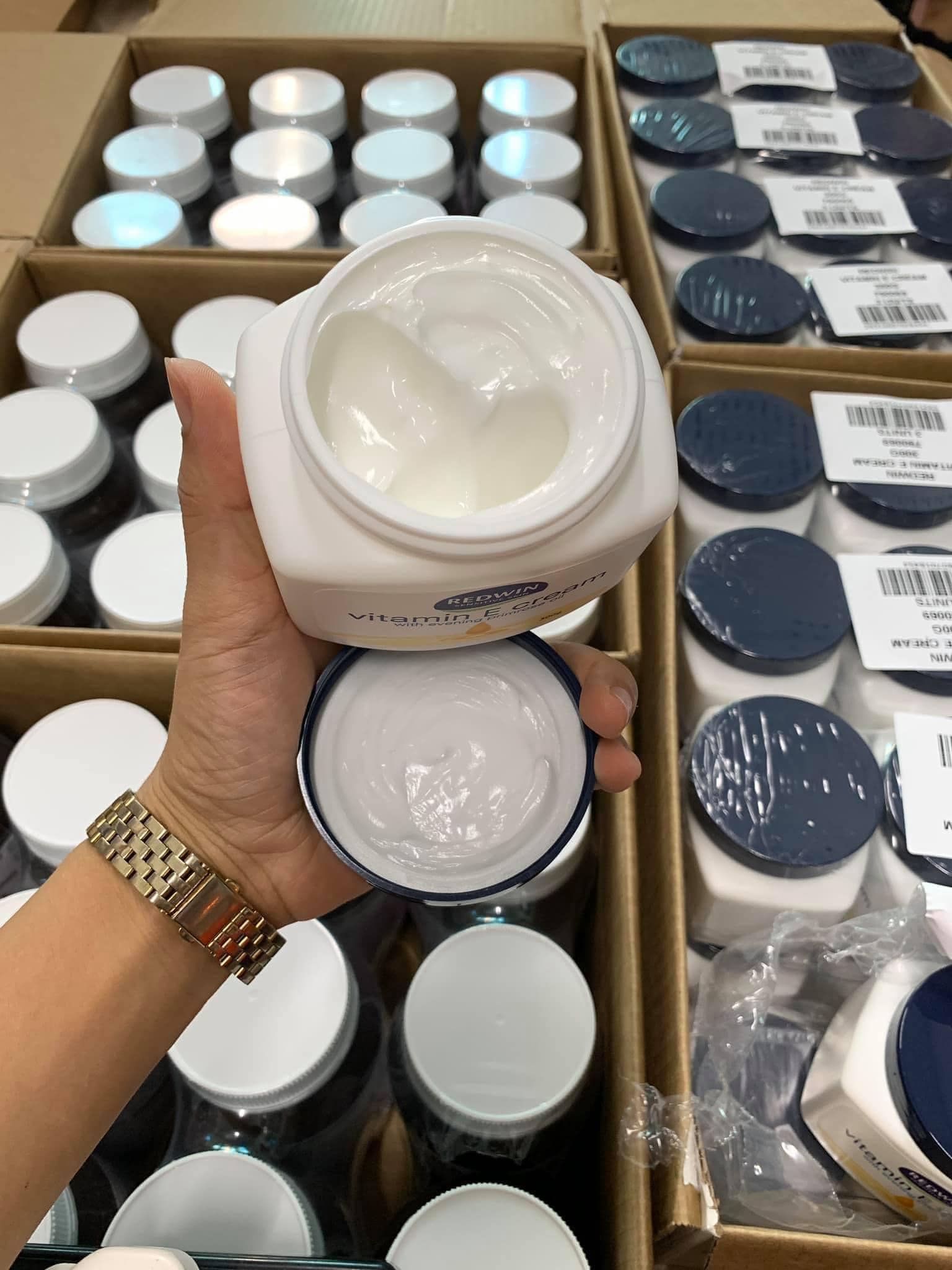 Kem dưỡng da vitamin E Redwin Cream (hũ 300gr) Úc