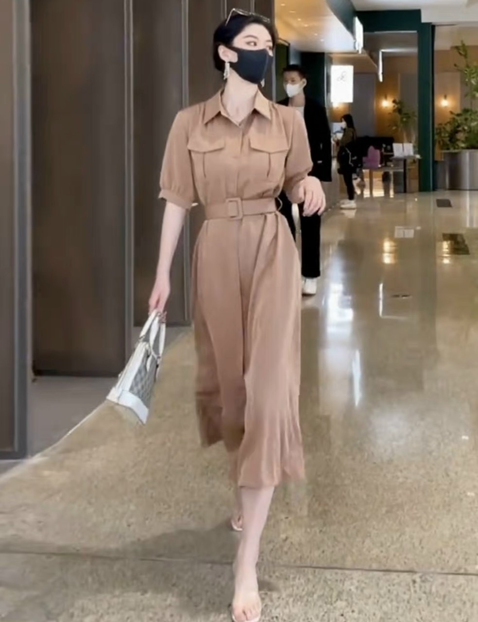 Đầm kem túi hộp kèm belt