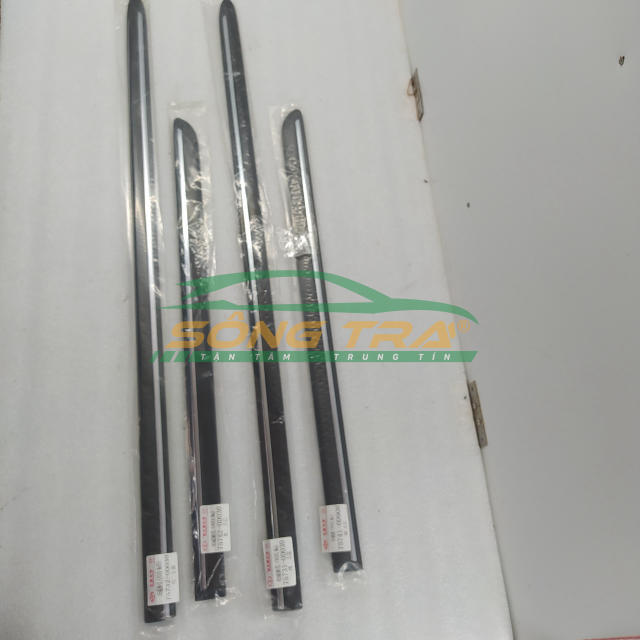 Nẹp sườn cửa vios 2003-2005 có chỉ mạ