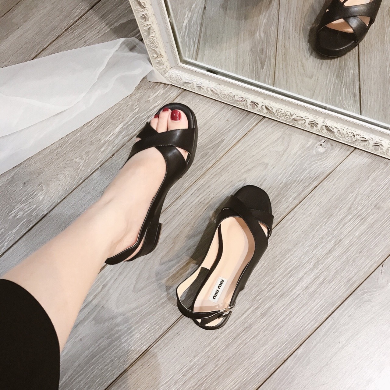 Sandal đế xuồng nữ quai chéo
