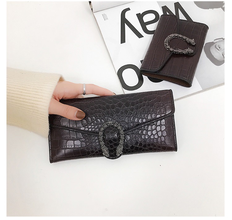 Ví Clutch Nữ Vân Da Cá Sấu Khóa Rồng