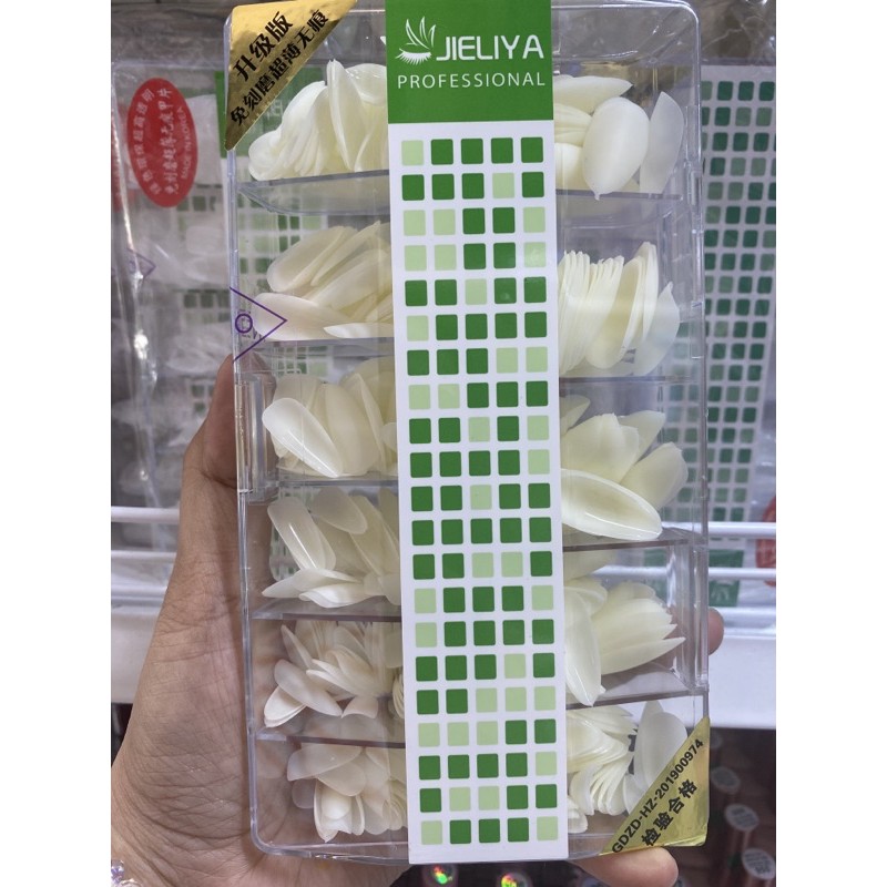 móng úp oran nhọn ngắn