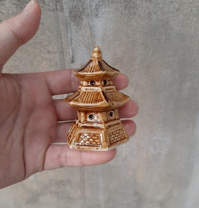 Phụ kiện trang trí bể cá: tháp bé