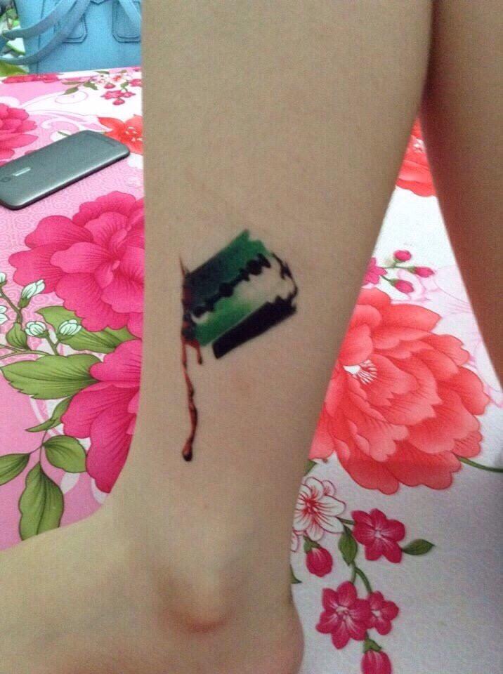 Lịch sử giá Hình xăm dán tatoo dao lam chảy máu kích thước 6 x 10 cm cập  nhật 72023  BeeCost