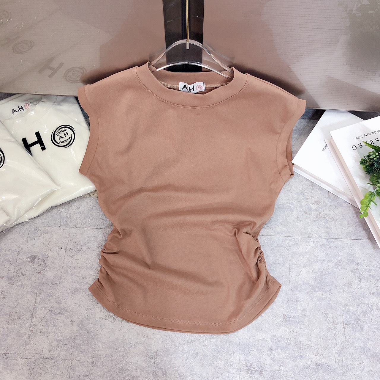 Áo thun nữ dáng ôm Cổ Tròn Tay tay hến nhún eo