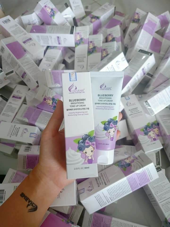Kem face dưỡng trắng da jeju blueberry brightening tone up cream.