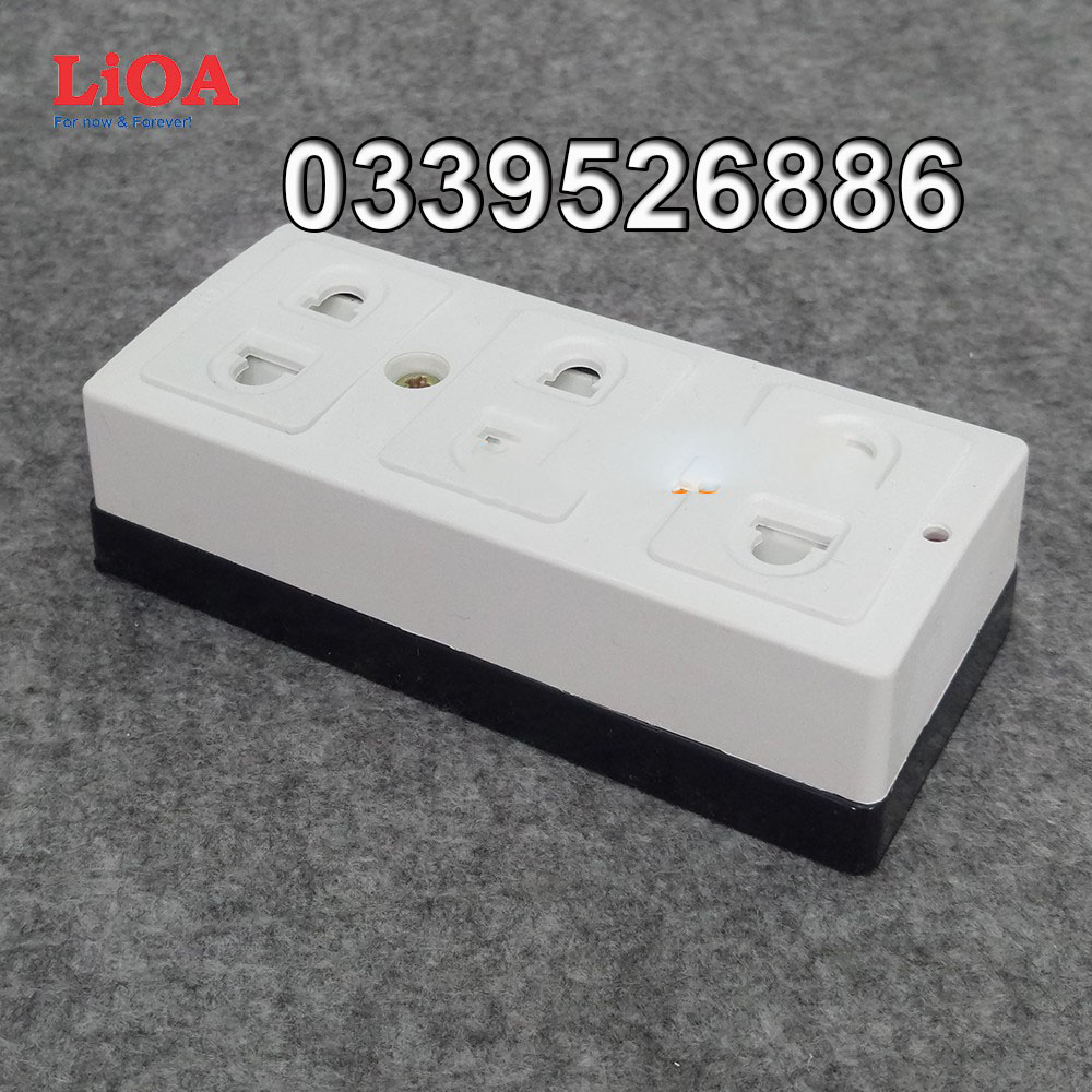 Ổ cắm ba 2 chấu LiOA lắp nổi có nắp che an toàn và đèn báo