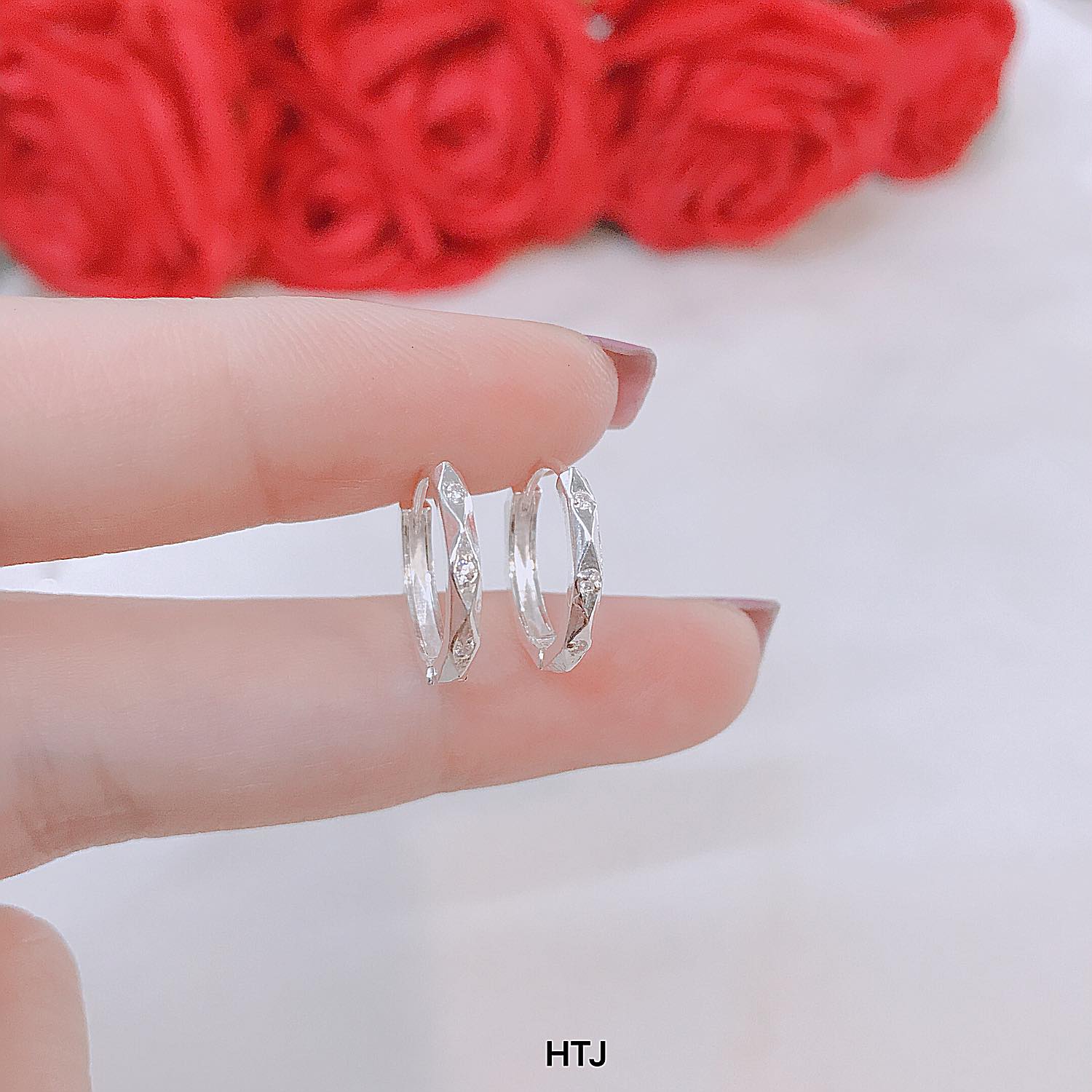 1 CHIẾC KHUYÊN TRÒN CHO NAM BẠC TA