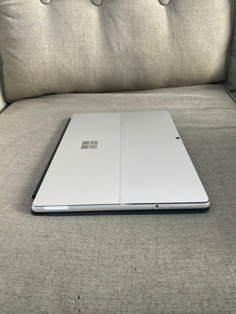 Laptop 2 trong 1 Microsotf Surface Pro 8 đẳng cấp doanh nhân