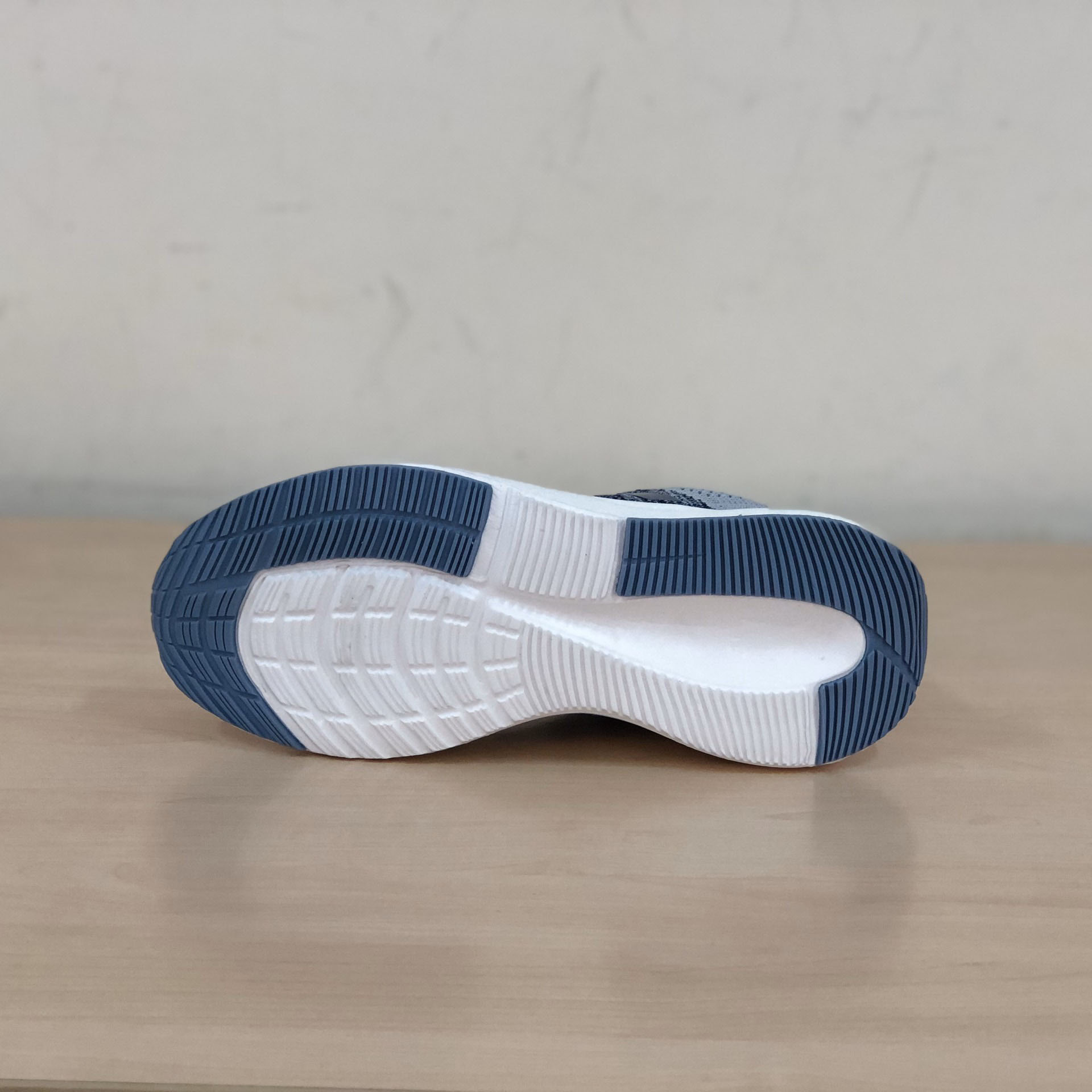 Giày thể thao nam nữ thời trang 125t