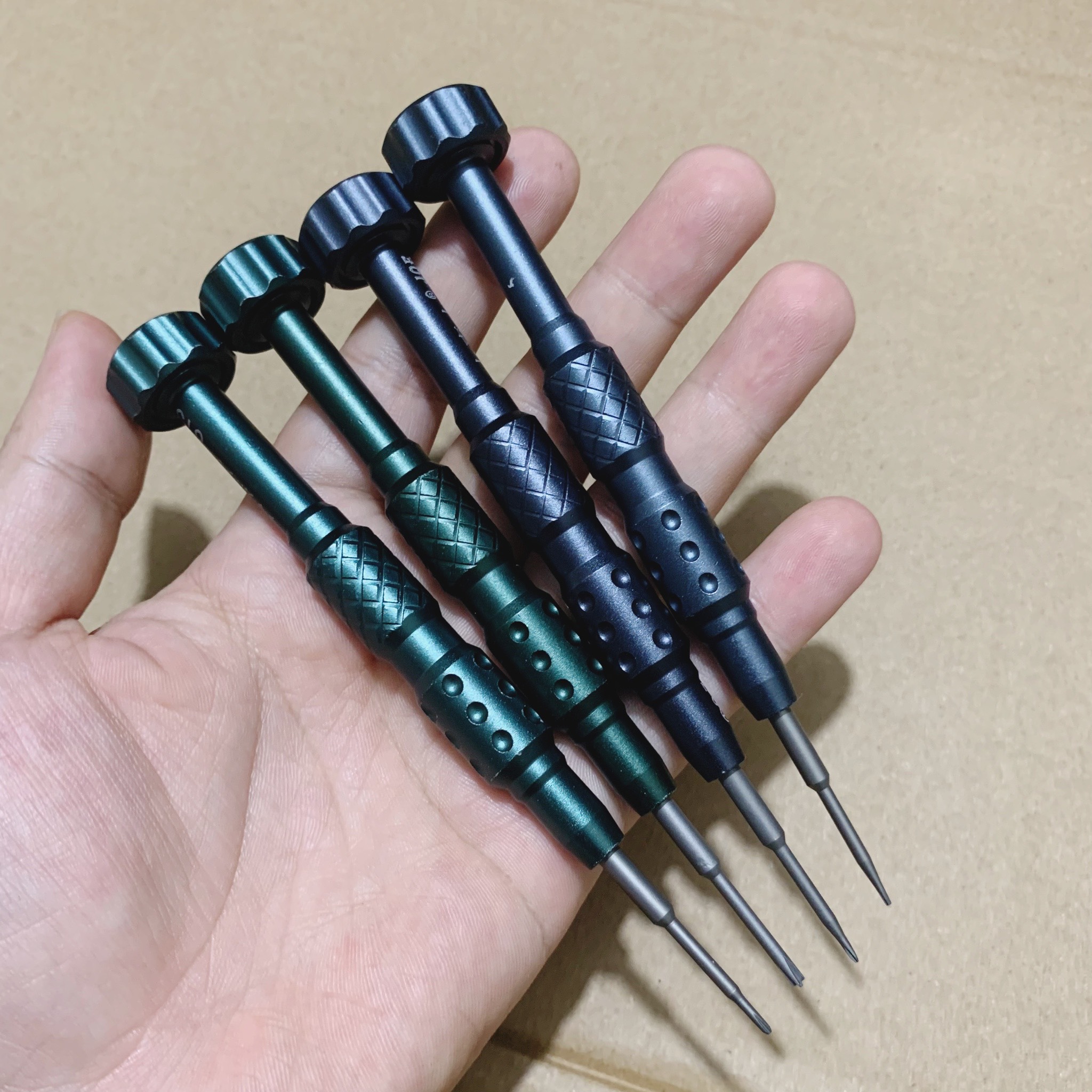 Tovit tháo mở điện thoại JQE-813 cao cấp ( 3 cạnh - 4 cạnh - 5 Cạnh - 4 cạnh Trụ)