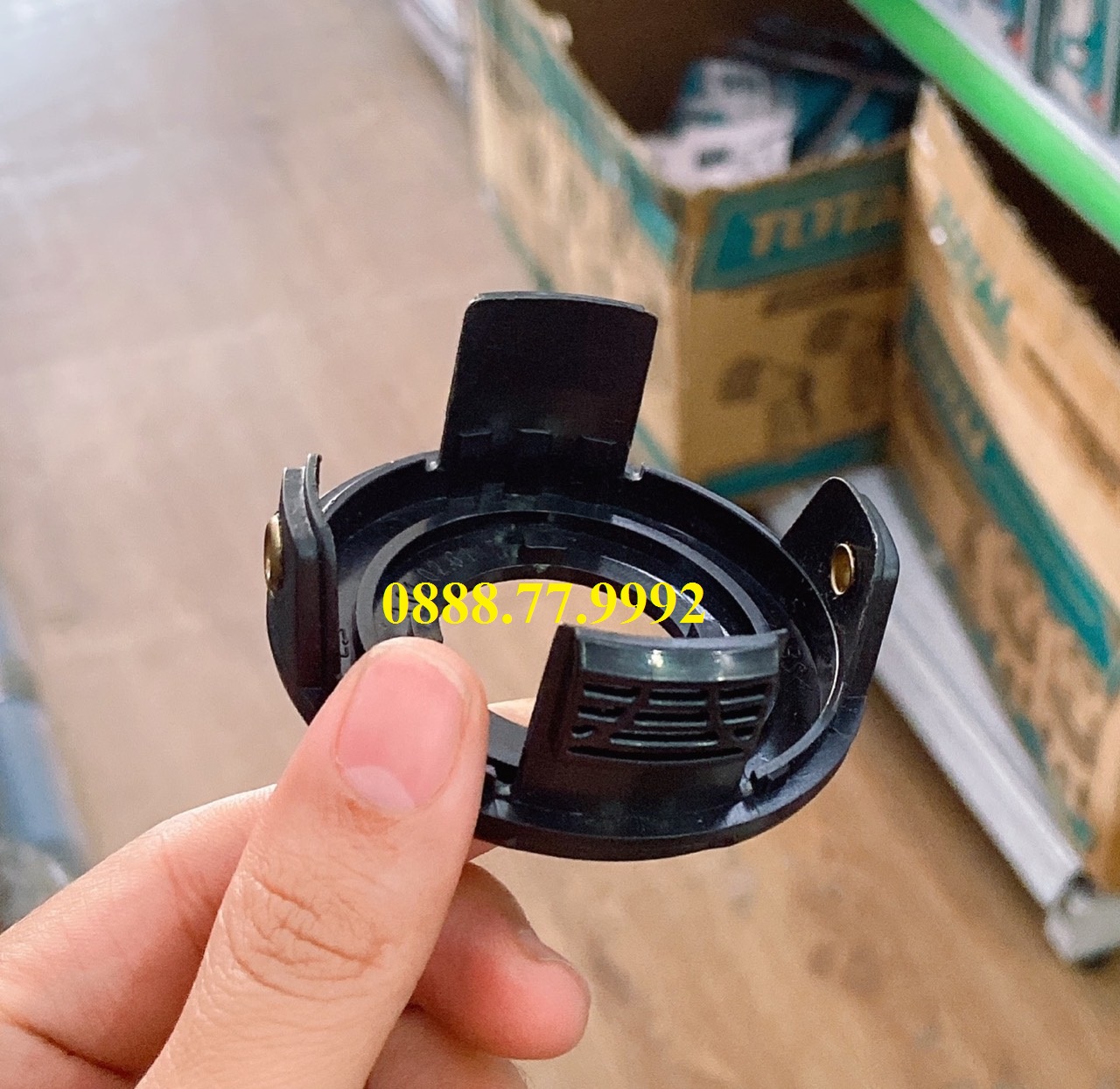 Nắp ổ cước của máy cắt cỏ GL300