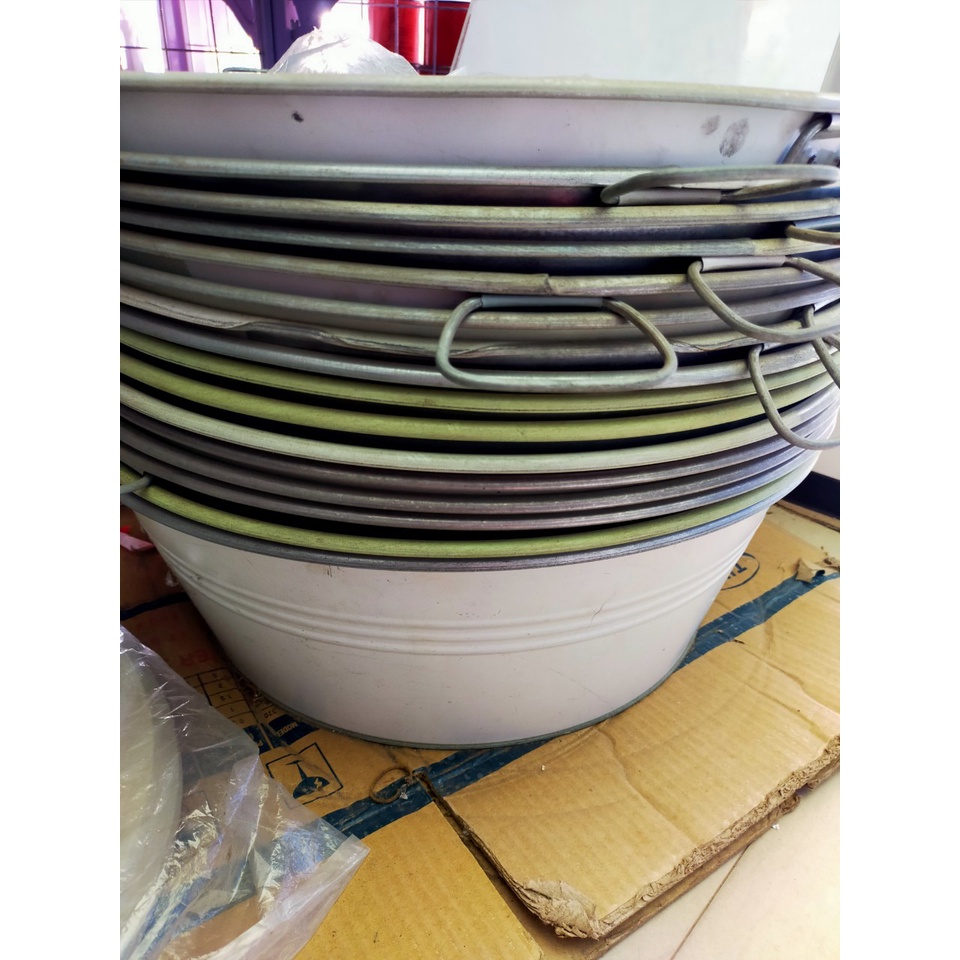 Thùng hồ thiếc chứa xi măng dụng cụ chuyên dụng phụ tùng công trình
