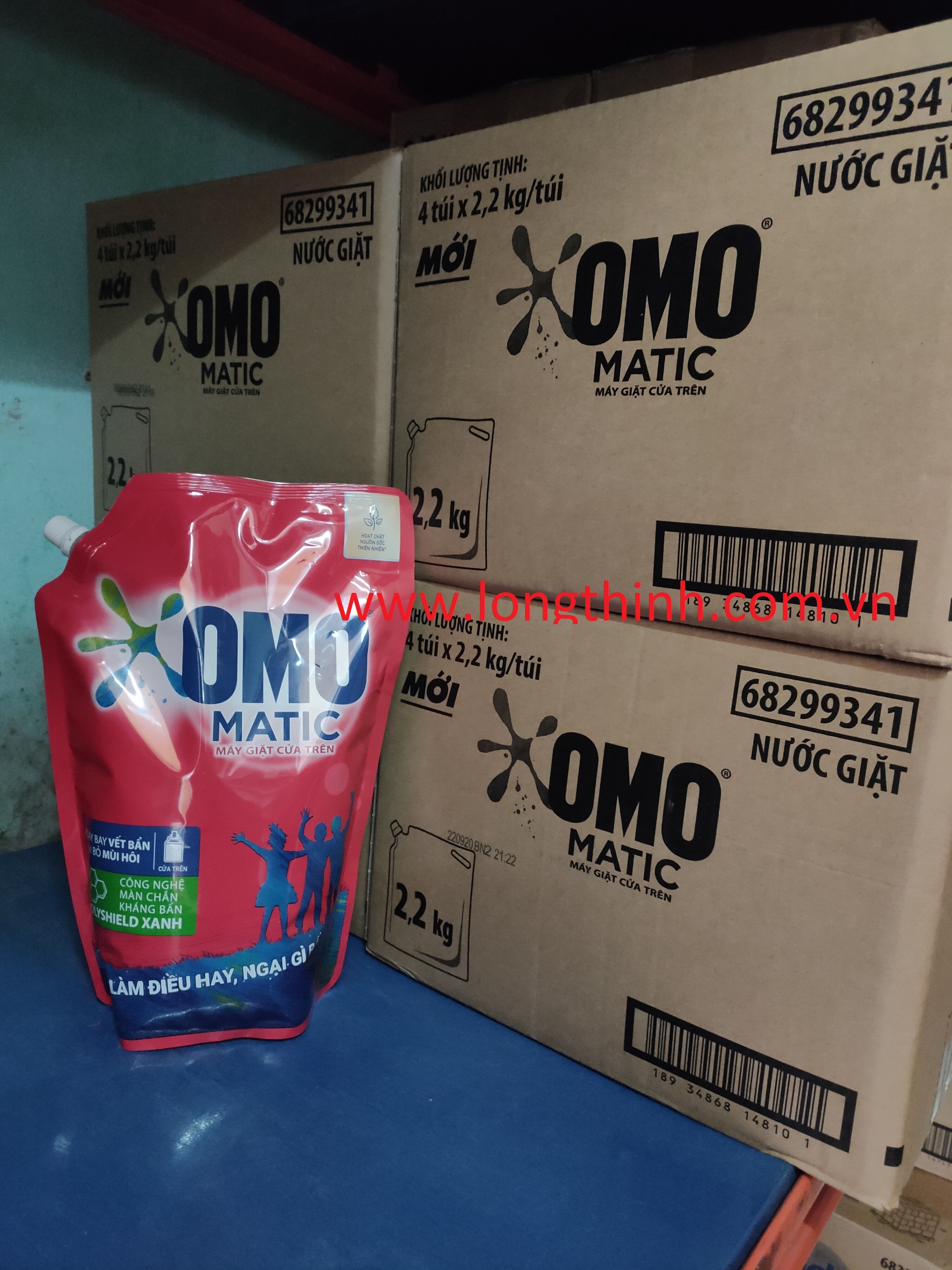 [HCM]Thùng 04 túi nước giặt máy OMO Matic 2.2kg